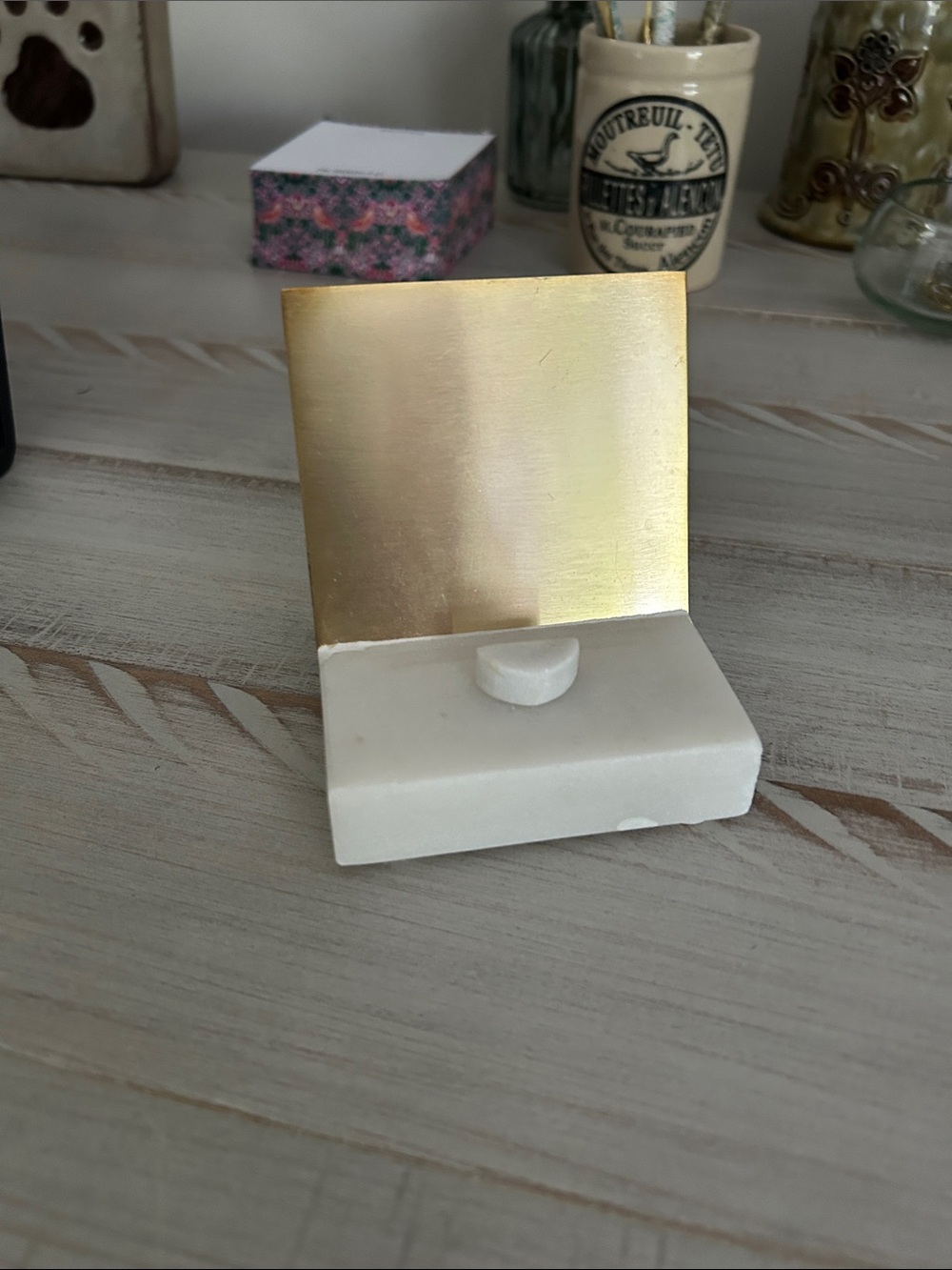 World Market Smart Phone Stand